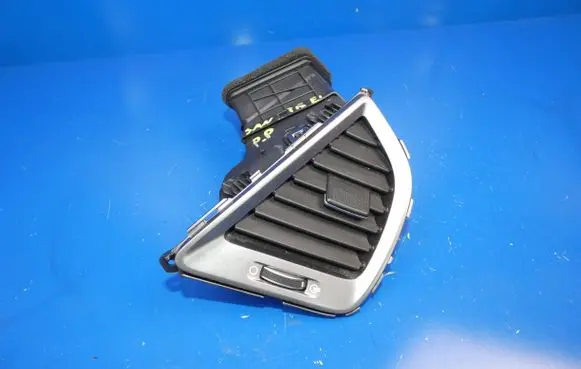 Hyundai Santa Fe Dashboard side air vent grill/cover trim