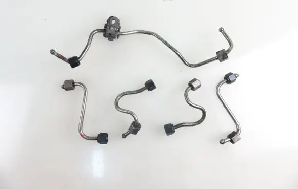 Fuel injector supply line/pipe
