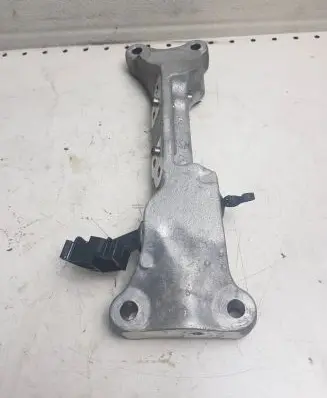 Peugeot 208 Engine mounting bracket 9654165780