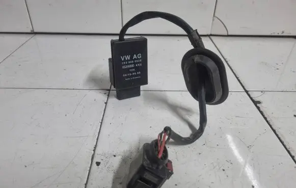 Skoda Octavia Mk2 (1Z) Fuel injection pump control unit/module 1K0906093E