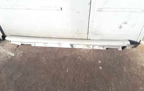 Toyota Avensis T250 Sill 