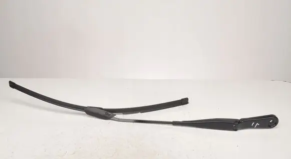 Front wiper blade arm