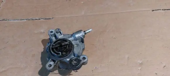 Ford Mondeo MK IV Vacuum pump