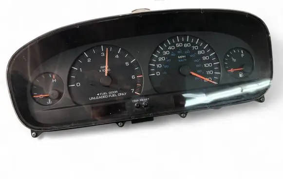 Chrysler Town & Country III Speedometer (instrument cluster) P04685620