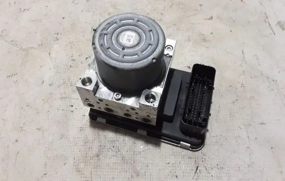 Volvo XC90 ABS Pump 31680102