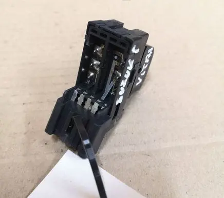 Suzuki Grand Vitara II Electric window control switch 62J002985T