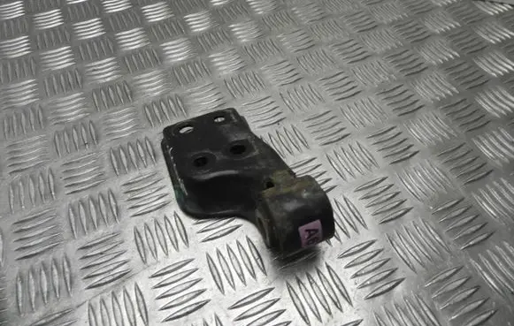 Toyota Yaris Engine mounting bracket VD15349