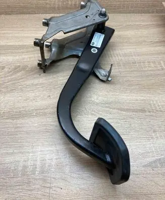 Land Rover Discovery 3 - LR3 Brake pedal 5H222455BA8PVJ