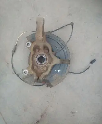 Nissan Leaf I (ZE0) Front wheel hub