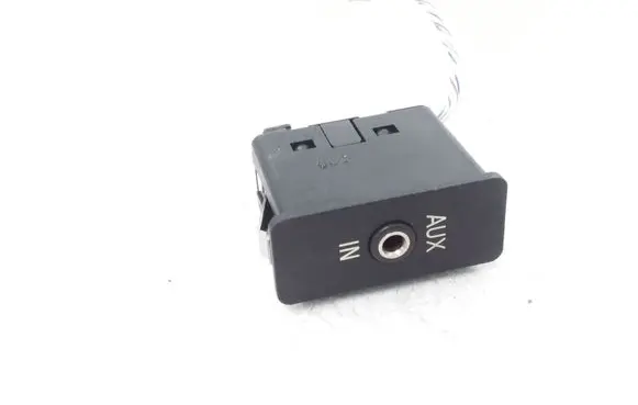 BMW 1 E81 E87 AUX in-socket connector 6930561 61316930561