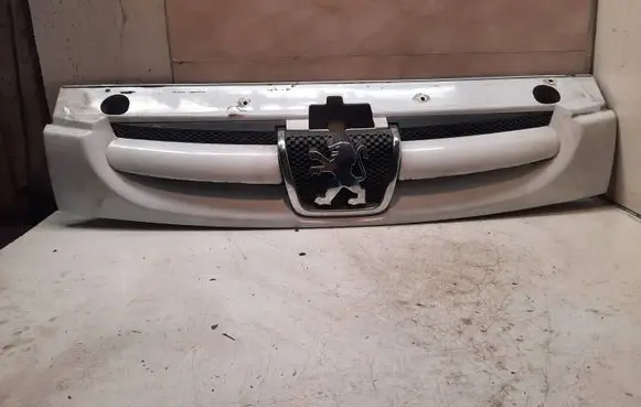 Peugeot Partner Front bumper upper radiator grill 9644758577