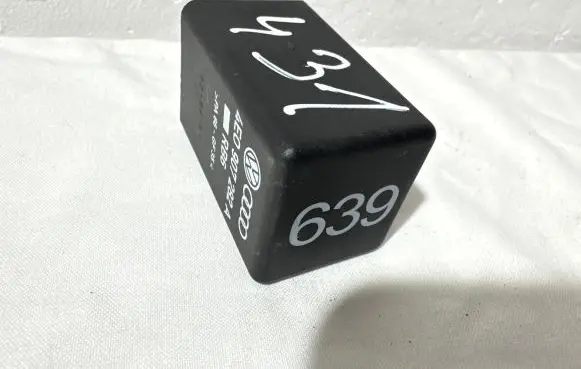 Audi A6 S6 C6 4F Glow plug pre-heat relay 4E0907282A 070704