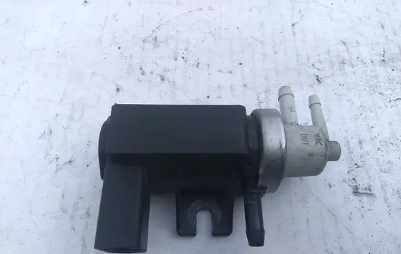 Volkswagen Bora Valve vacuum 1J0906627