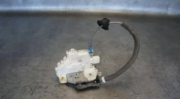 Audi A3 S3 8V Front door lock 8X2837016B
