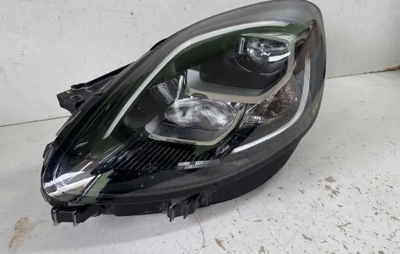 Ford Puma Headlight/headlamp