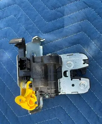 Volkswagen Tiguan Tailgate/trunk/boot lock/catch/latch 5NA827506 V039025 160924172241