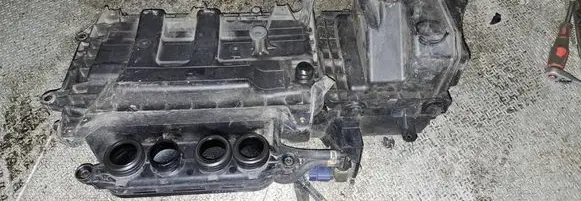 Nissan Note (E11) Air filter box 0702603