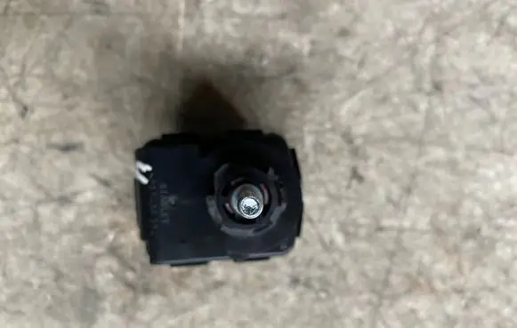 Nissan Navara D23 Headlight level adjustment motor GB22A