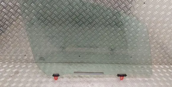 Toyota Yaris Front door window glass four-door