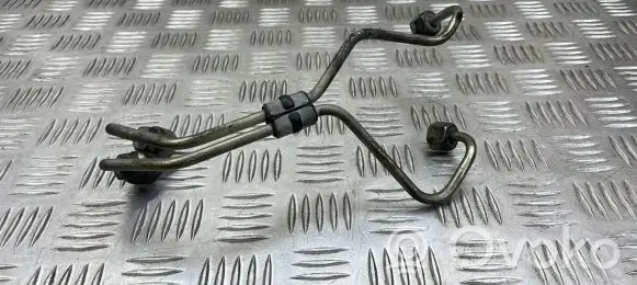 Volvo V70 Fuel injector supply line/pipe 