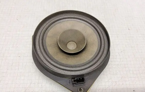 Opel Corsa D Subwoofer speaker 55701248