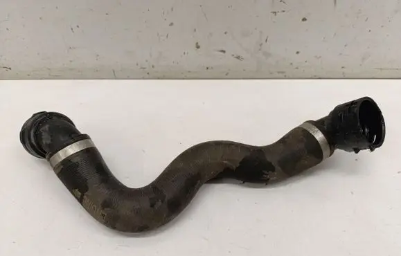Mercedes-Benz C W205 Engine coolant pipe/hose