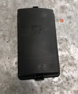 Volkswagen PASSAT B8 Fuse box cover 5Q0937132B-BILI 5Q0937132B