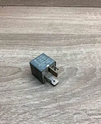 Volkswagen Golf IV Other relay 171906383 22205007