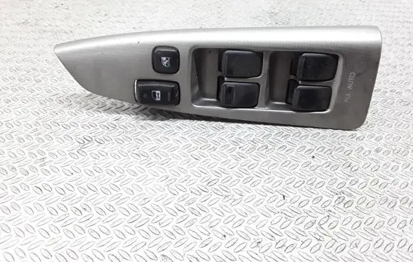 Toyota Corolla Verso E121 Electric window control switch 8404013080