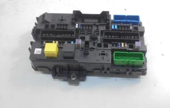 Opel Astra H Fuse box set 13222173