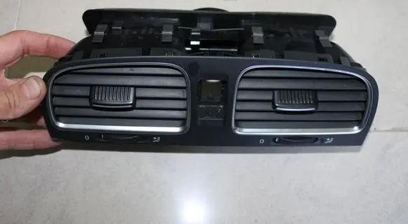 Volkswagen Golf VI Dash center air vent grill 5K0815736 5K0815735 5K0819743