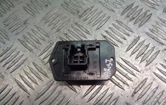 Toyota Yaris Heater blower fan relay 