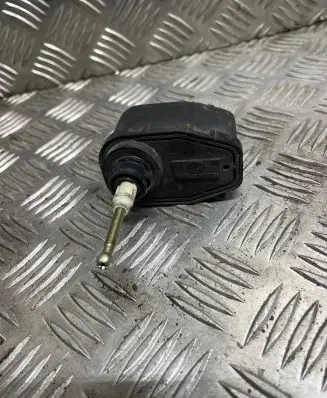 Audi A6 S6 C4 4A Headlight level adjustment motor 00437545