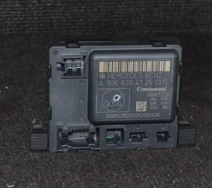 Mercedes-Benz Sprinter W906 Door control unit/module A9068204146