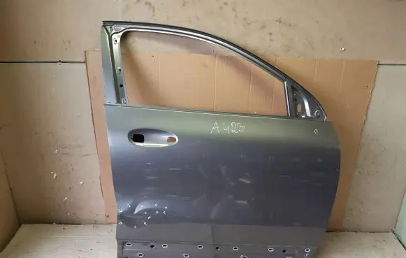 Mercedes-Benz GLA H247 Front door