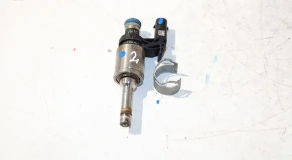 Volkswagen Golf VII Fuel injector 04E906036E 0261500132