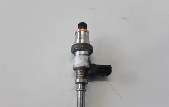 Renault Megane III Fuel injector 8200769153