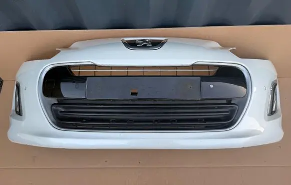 Peugeot 308 Front bumper 9674576177
