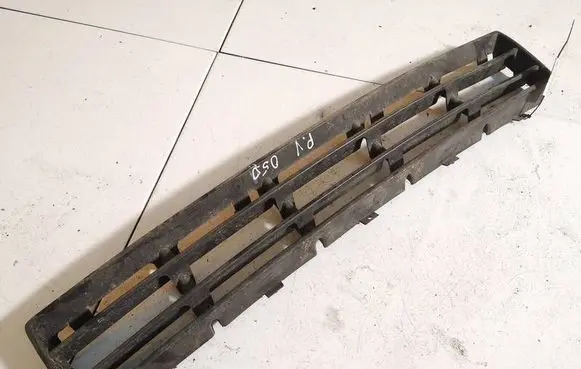 Volkswagen Golf IV Front bumper lower grill 1J0853677D