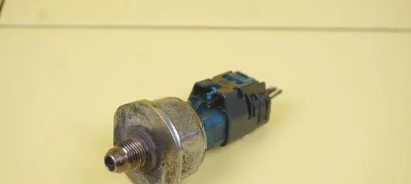 Nissan Pulsar Fuel pressure sensor 8201420996 4HTR23