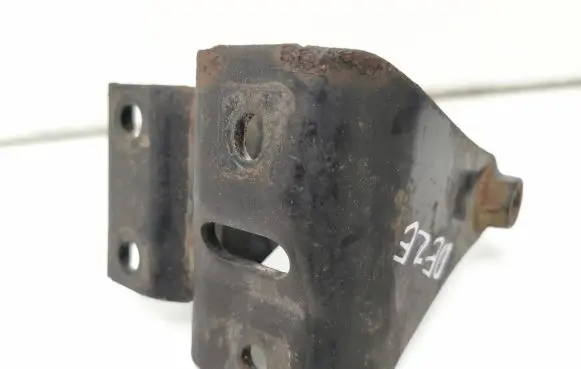 Toyota RAV 4 (XA30) Gearbox mounting bracket