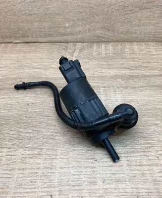 Volkswagen Touareg I Windscreen/windshield washer pump 1J6955651 WITHPLUG