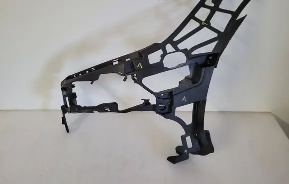 Mercedes-Benz CLS C218 X218 Front bumper mounting bracket A2188852965