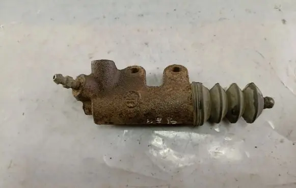 Toyota Corolla Verso AR10 Clutch slave cylinder 