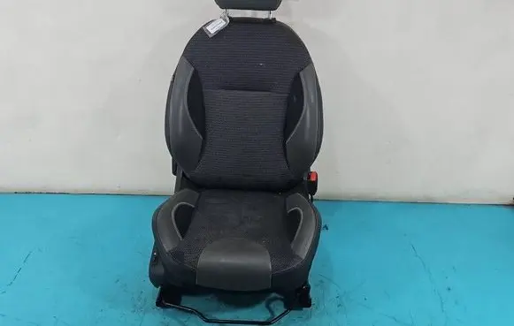 Peugeot 2008 I Front passenger seat IMPRK1552971
