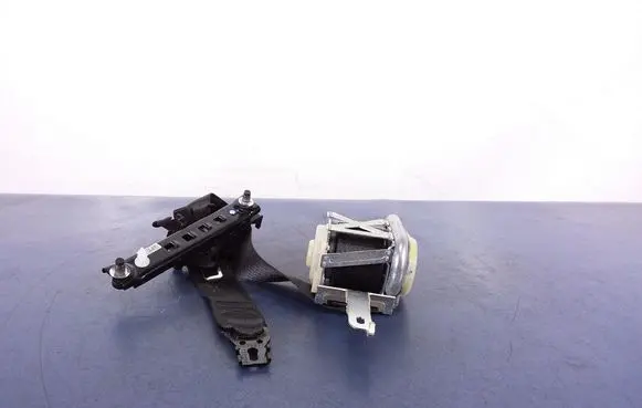 Cadillac CTS Front seatbelt 23402747