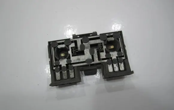 Volkswagen PASSAT B3 Tail light bulb cover holder 333945259
