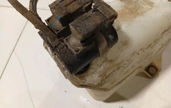 Honda FR-V Windscreen/windshield washer pump