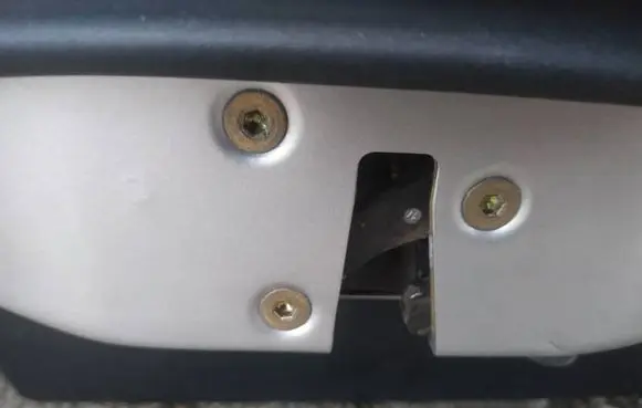 Mitsubishi Space Star Front door lock