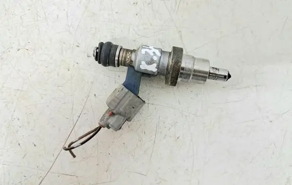 Toyota Avensis T250 Fuel injector 2325028090